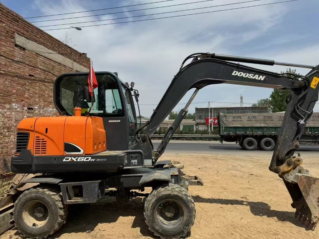 Doosan DX 60 - Мини багер: снимка 1 Doosan DX 60 - Мини багер: снимка 1