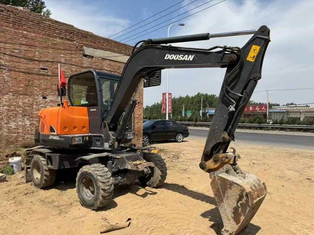 Мини багер Doosan DX 60: снимка 7