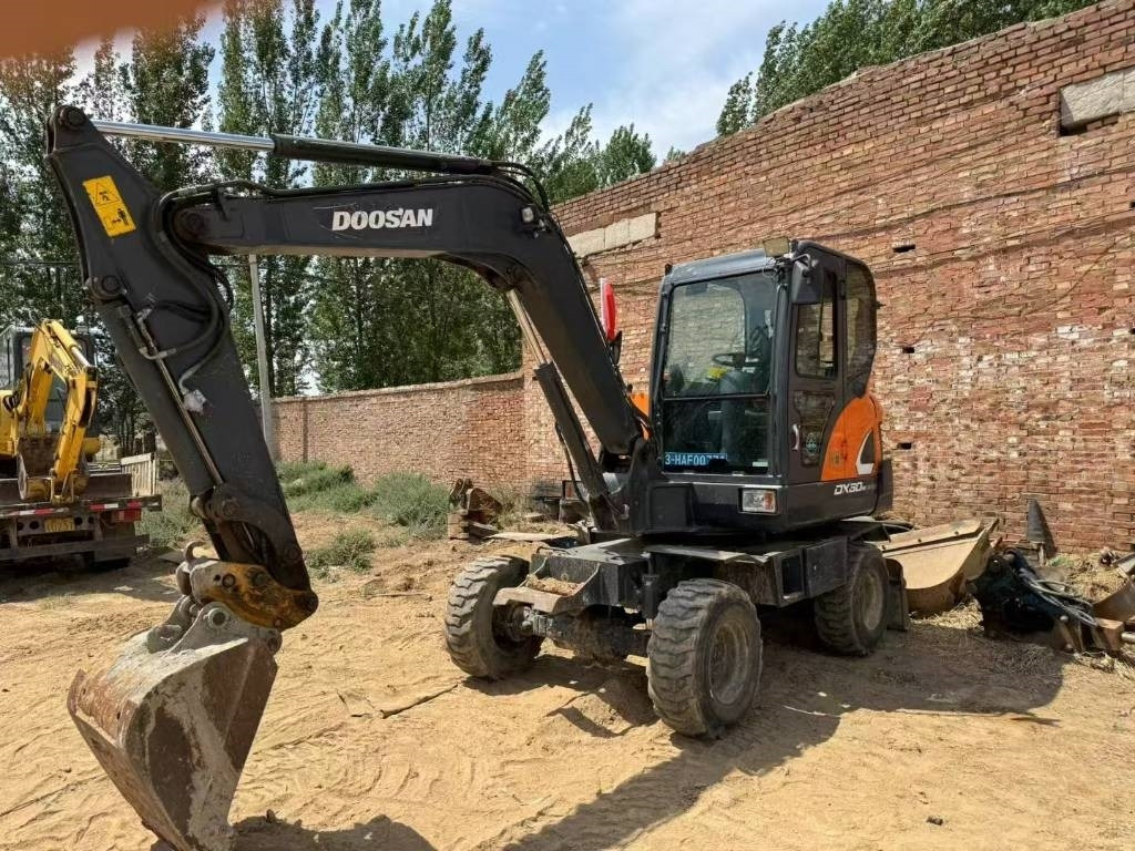 Мини багер Doosan DX 60: снимка 9