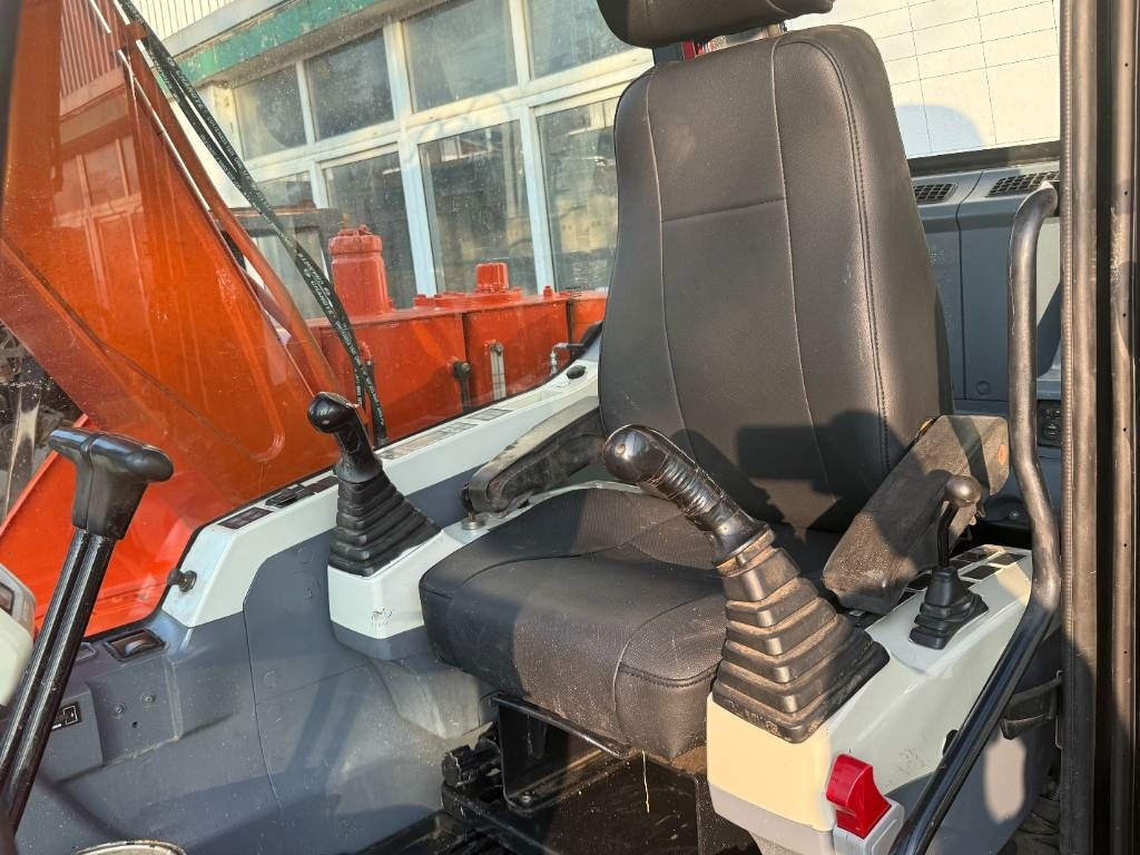 Doosan DX 75 - Верижен багер: снимка 2 Doosan DX 75 - Верижен багер: снимка 2