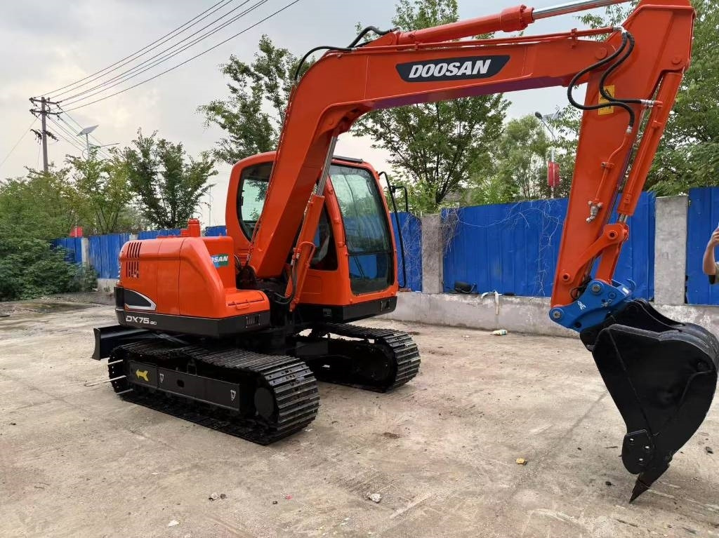 Doosan DX 75 - Верижен багер: снимка 4 Doosan DX 75 - Верижен багер: снимка 4