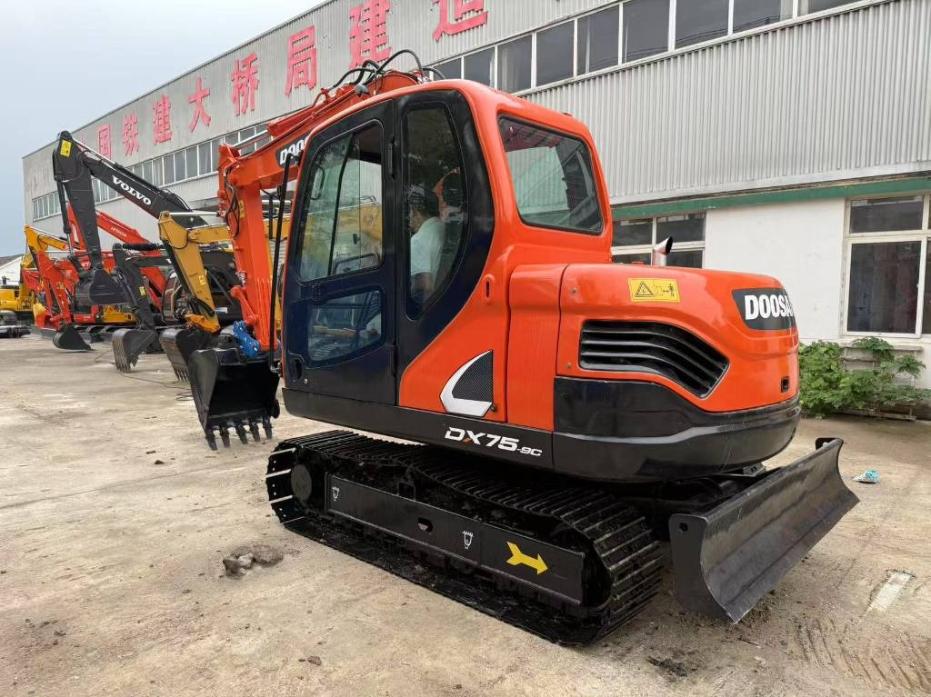 Doosan DX 75 - Верижен багер: снимка 1 Doosan DX 75 - Верижен багер: снимка 1