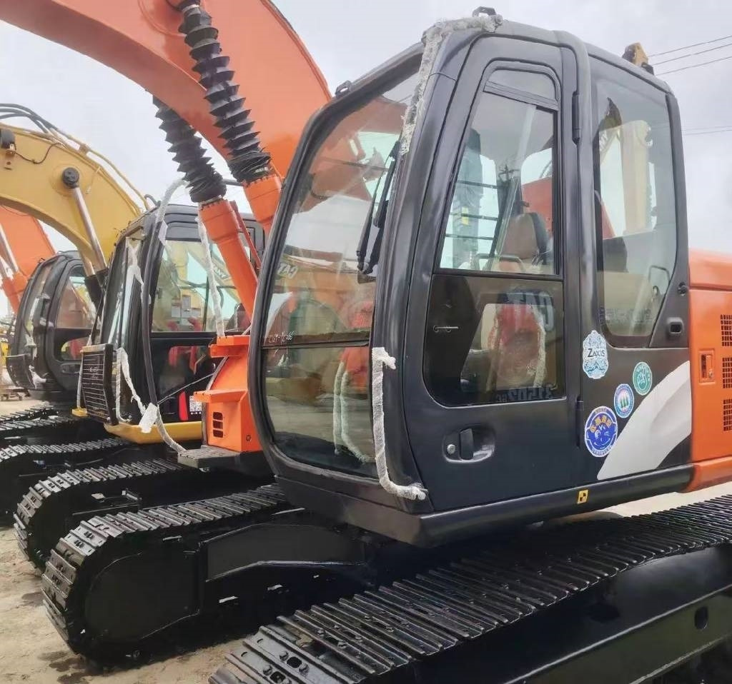 Hitachi 135US-6 - Верижен багер: снимка 4 Hitachi 135US-6 - Верижен багер: снимка 4