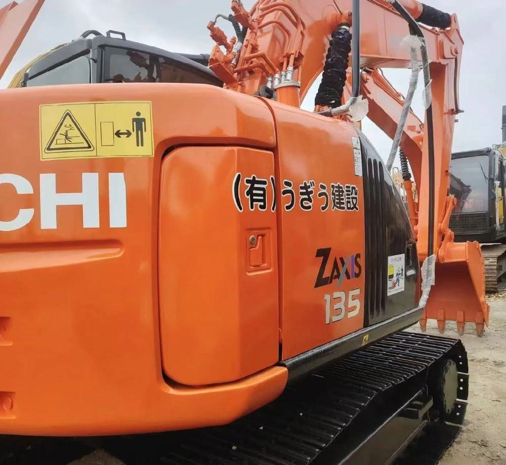 Hitachi 135US-6 - Верижен багер: снимка 1 Hitachi 135US-6 - Верижен багер: снимка 1