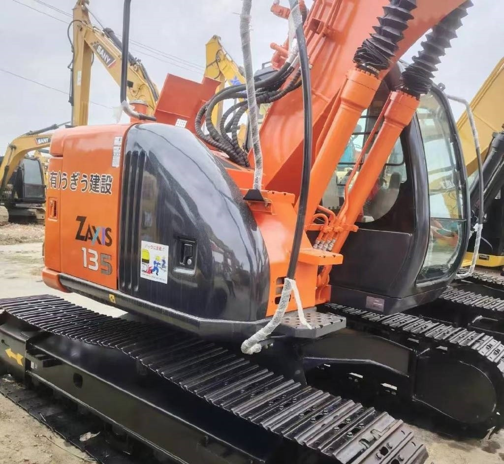 Hitachi 135US-6 - Верижен багер: снимка 3 Hitachi 135US-6 - Верижен багер: снимка 3