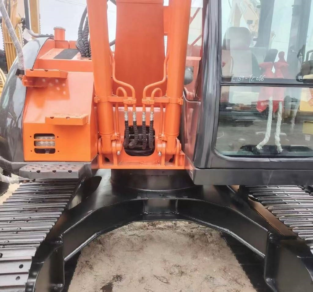 Hitachi 135US-6 - Верижен багер: снимка 5 Hitachi 135US-6 - Верижен багер: снимка 5