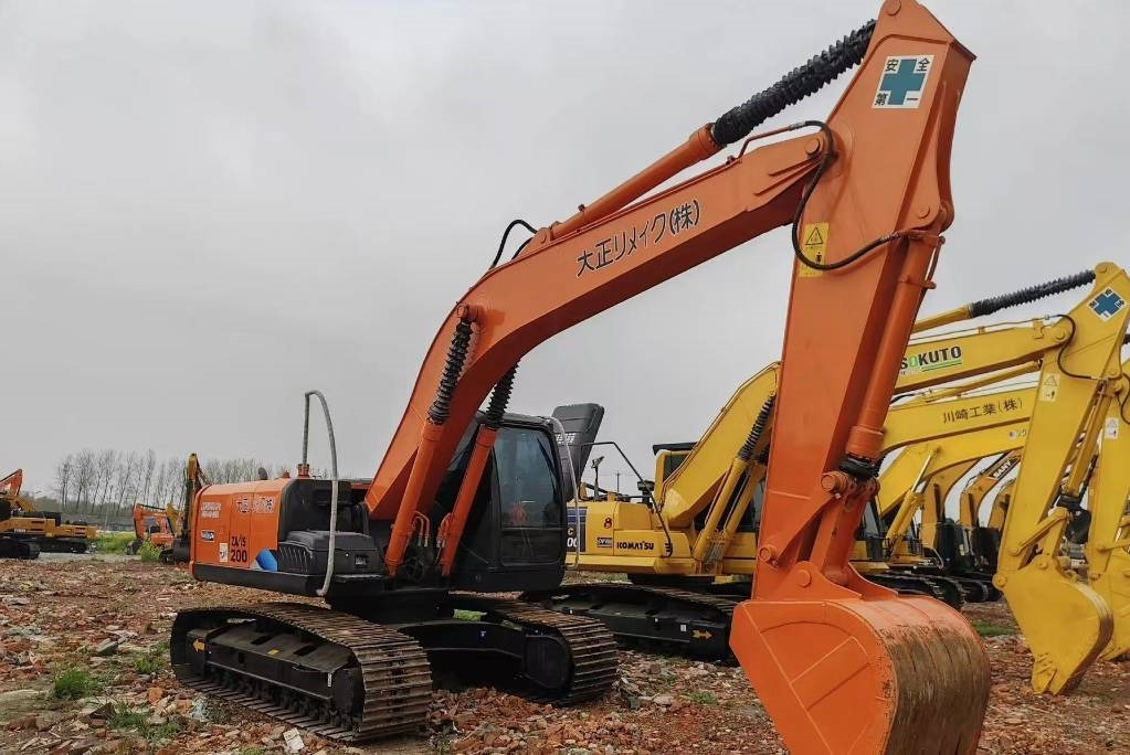Hitachi 200 - Верижен багер: снимка 3 Hitachi 200 - Верижен багер: снимка 3