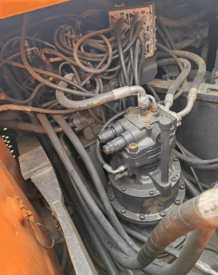 Hitachi 200 - Верижен багер: снимка 4 Hitachi 200 - Верижен багер: снимка 4