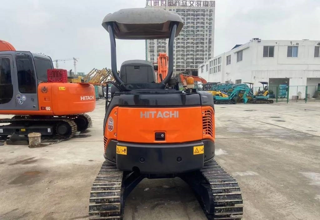 Hitachi 30 - Верижен багер: снимка 2 Hitachi 30 - Верижен багер: снимка 2
