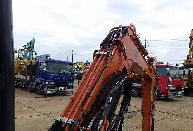Hitachi 30 - Мини багер: снимка 2 Hitachi 30 - Мини багер: снимка 2