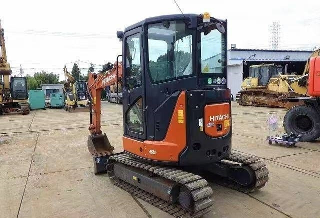 Hitachi 30 - Мини багер: снимка 1 Hitachi 30 - Мини багер: снимка 1