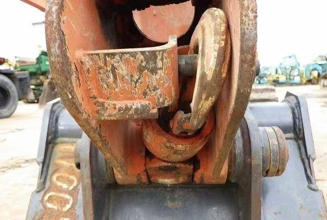 Hitachi 30 - Мини багер: снимка 5 Hitachi 30 - Мини багер: снимка 5