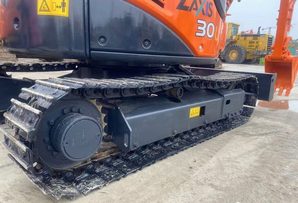 Hitachi 30 - Верижен багер: снимка 5 Hitachi 30 - Верижен багер: снимка 5
