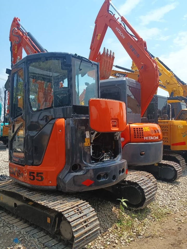 Hitachi 55 - Мини багер: снимка 3 Hitachi 55 - Мини багер: снимка 3