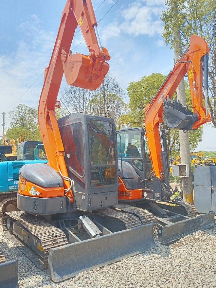 Hitachi 55 - Мини багер: снимка 1 Hitachi 55 - Мини багер: снимка 1