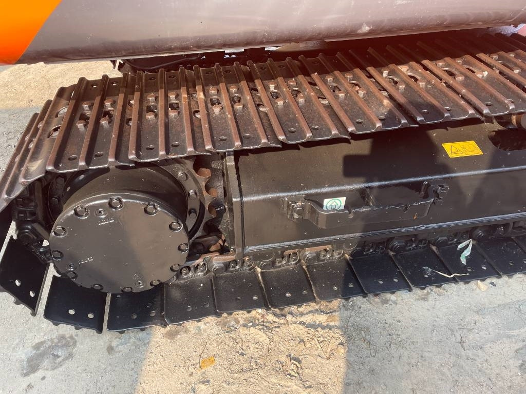 Hitachi ZX 130 - Верижен багер: снимка 3 Hitachi ZX 130 - Верижен багер: снимка 3