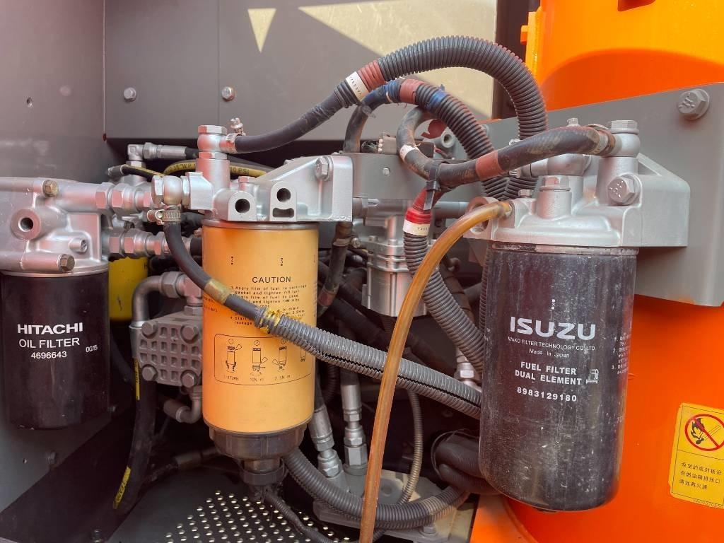 Hitachi ZX 130 - Верижен багер: снимка 4 Hitachi ZX 130 - Верижен багер: снимка 4