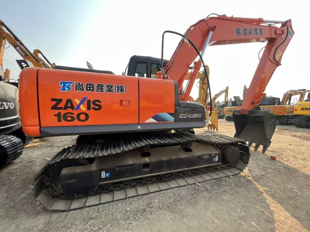 Hitachi ZX 160 LC - Верижен багер: снимка 1 Hitachi ZX 160 LC - Верижен багер: снимка 1