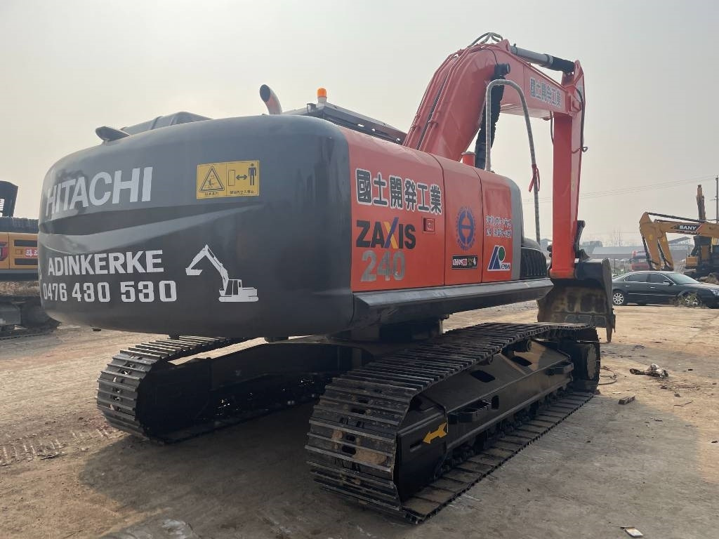 Hitachi ZX 240 - Верижен багер: снимка 3 Hitachi ZX 240 - Верижен багер: снимка 3