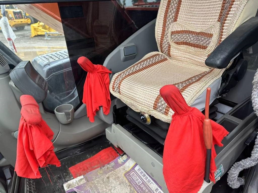 Hitachi ZX 240 - Верижен багер: снимка 5 Hitachi ZX 240 - Верижен багер: снимка 5
