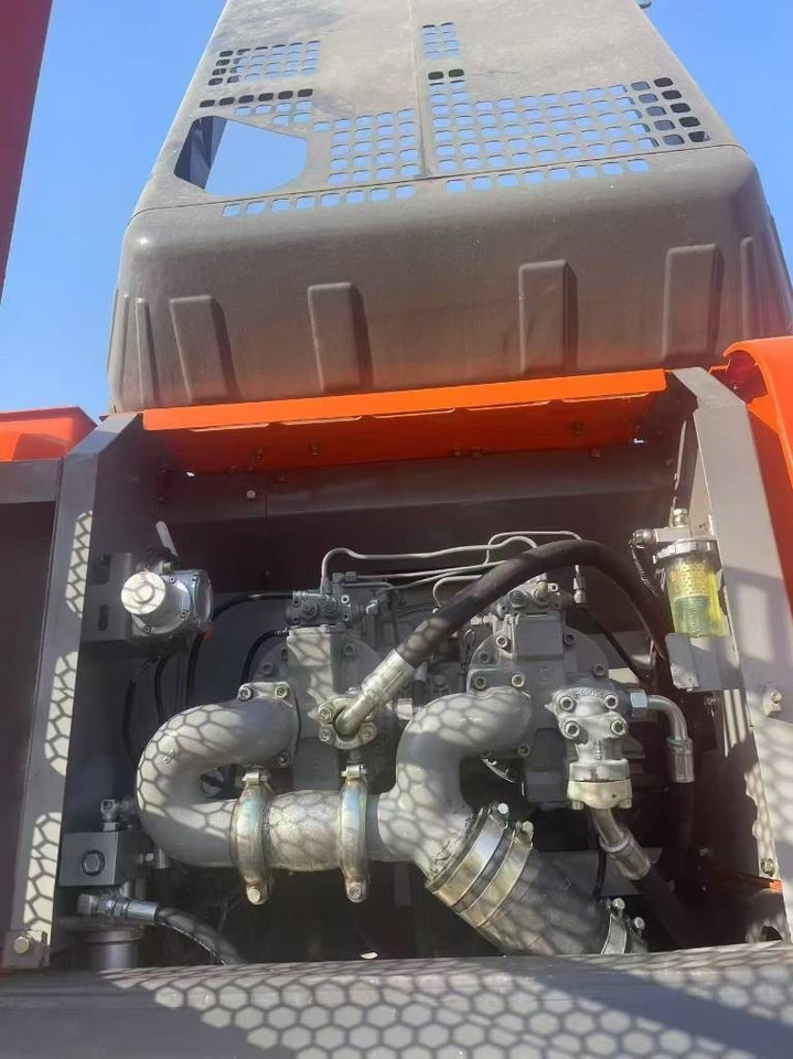 Hitachi ZX 350 - Верижен багер: снимка 5 Hitachi ZX 350 - Верижен багер: снимка 5