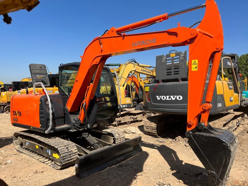 Hitachi ZX 60 - Мини багер: снимка 2 Hitachi ZX 60 - Мини багер: снимка 2