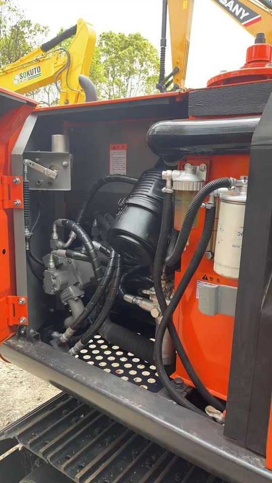 Hitachi ZX 70 - Мини багер: снимка 3 Hitachi ZX 70 - Мини багер: снимка 3