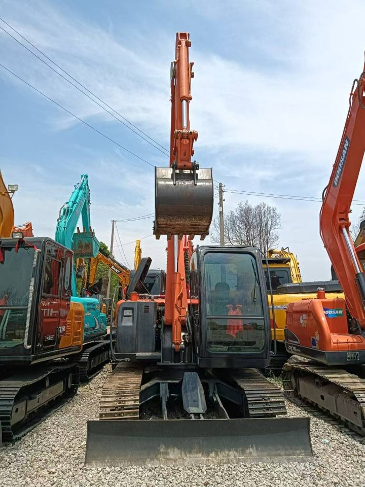 Hitachi ZX 70  - Мини багер: снимка 1 Hitachi ZX 70  - Мини багер: снимка 1