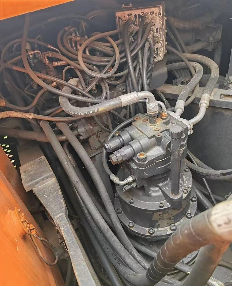 Hitachi Zaxis 200 LC - Мини багер: снимка 2 Hitachi Zaxis 200 LC - Мини багер: снимка 2