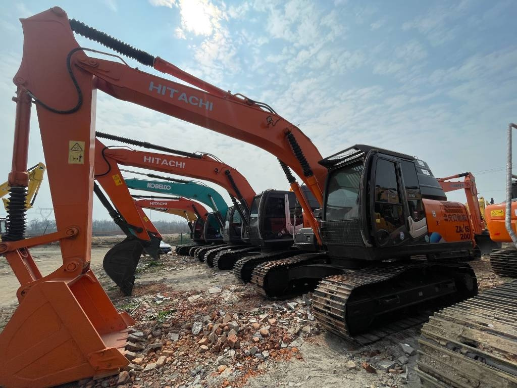 Hitachi Zaxis 200 LC - Верижен багер: снимка 1 Hitachi Zaxis 200 LC - Верижен багер: снимка 1