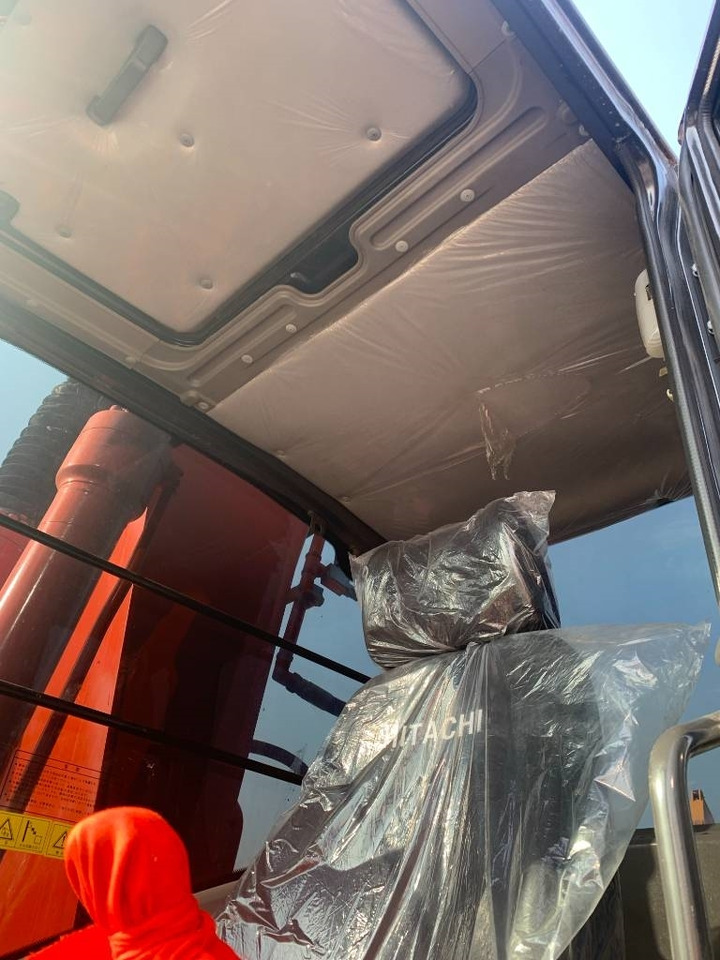 Hitachi Zaxis 200 LC - Верижен багер: снимка 3 Hitachi Zaxis 200 LC - Верижен багер: снимка 3