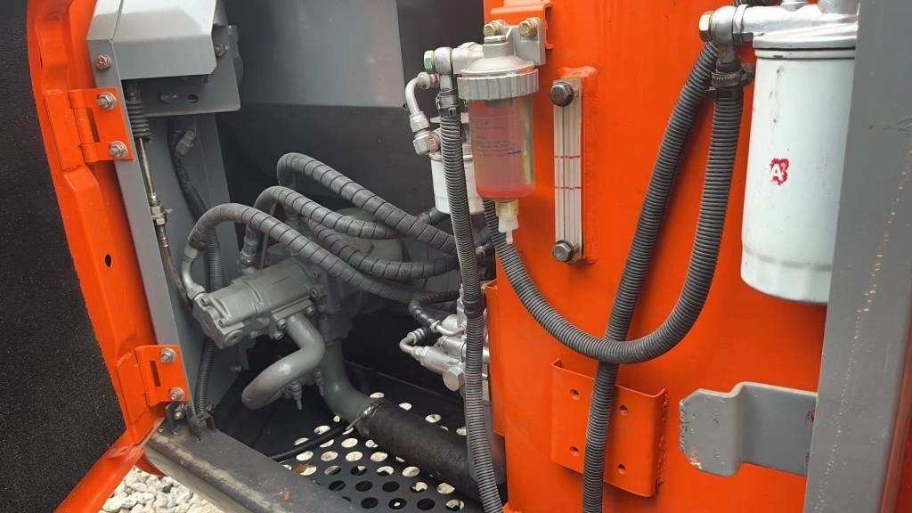 Hitachi Zaxis 60 - Мини багер: снимка 5 Hitachi Zaxis 60 - Мини багер: снимка 5