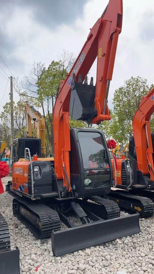 Hitachi Zaxis 60 - Мини багер: снимка 1 Hitachi Zaxis 60 - Мини багер: снимка 1