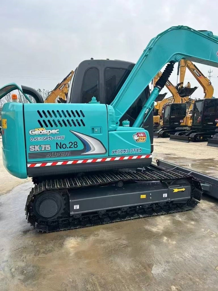 Kobelco SK 75 - Верижен багер: снимка 3 Kobelco SK 75 - Верижен багер: снимка 3
