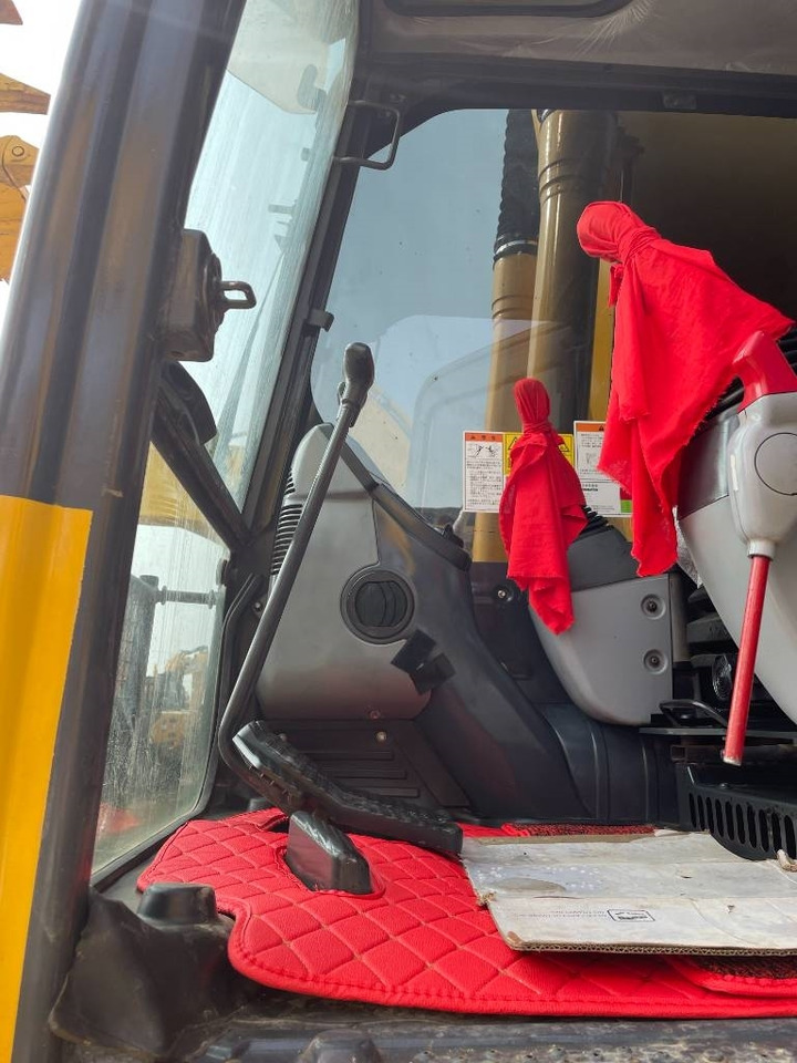 Komatsu PC 200-8 - Верижен багер: снимка 3 Komatsu PC 200-8 - Верижен багер: снимка 3