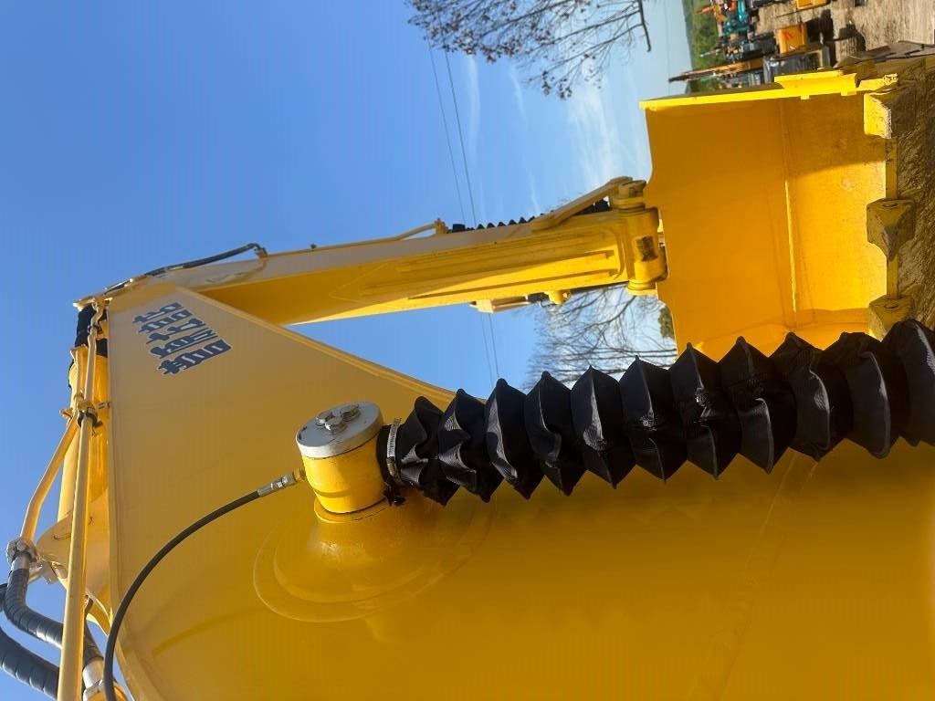 Komatsu PC 200-8 - Верижен багер: снимка 5 Komatsu PC 200-8 - Верижен багер: снимка 5
