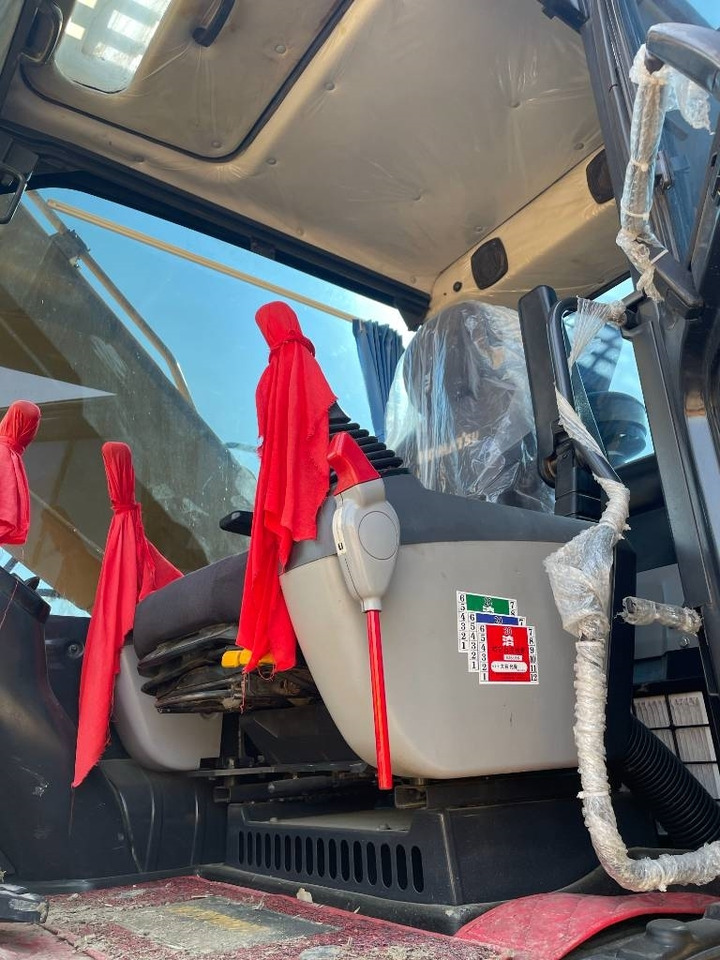 Komatsu PC 210 - Верижен багер: снимка 2 Komatsu PC 210 - Верижен багер: снимка 2