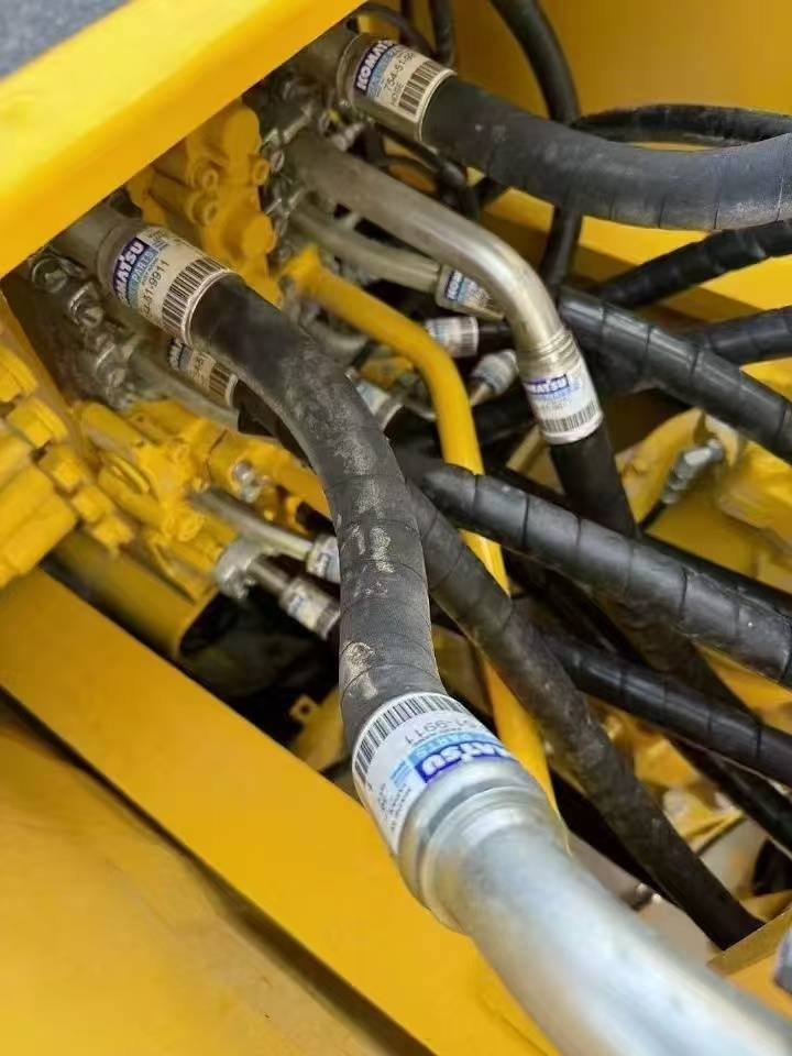 Komatsu PC 220-8 - Верижен багер: снимка 5 Komatsu PC 220-8 - Верижен багер: снимка 5