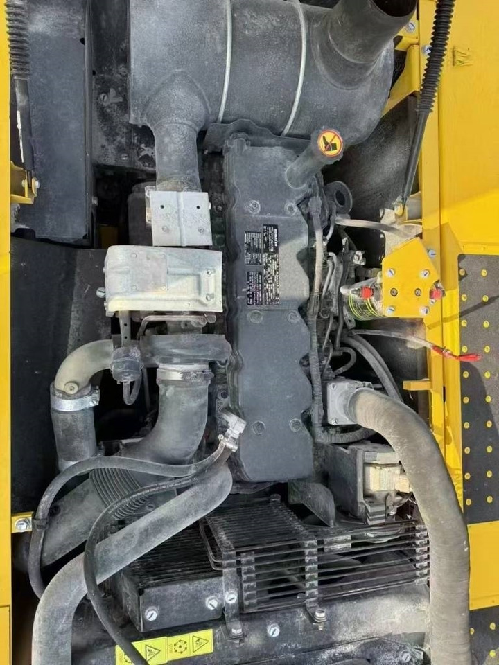 Komatsu PC 220-8 - Верижен багер: снимка 2 Komatsu PC 220-8 - Верижен багер: снимка 2