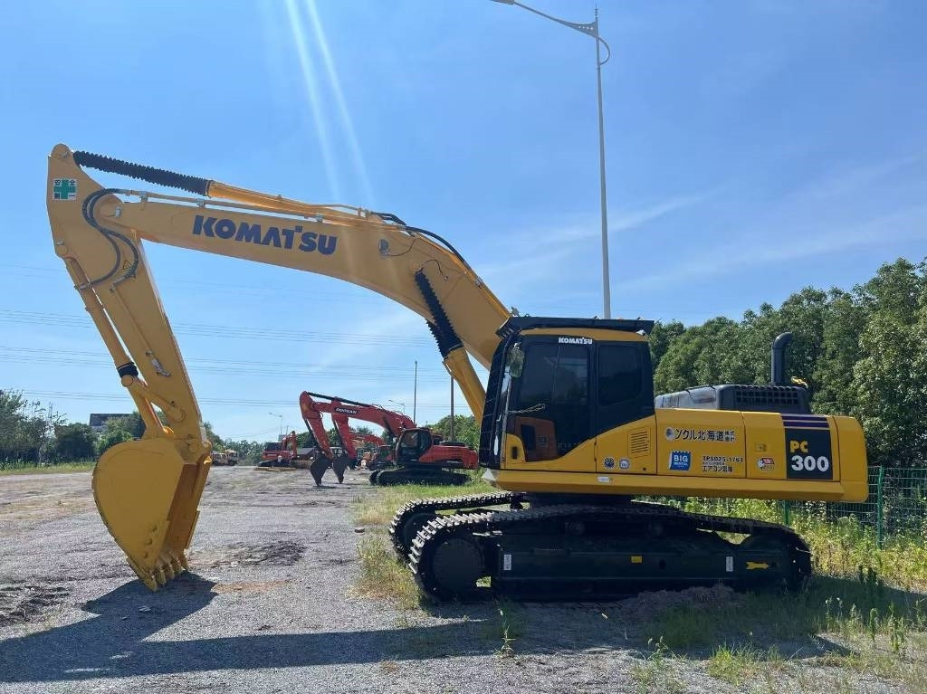 Komatsu PC 300 - Верижен багер: снимка 1 Komatsu PC 300 - Верижен багер: снимка 1