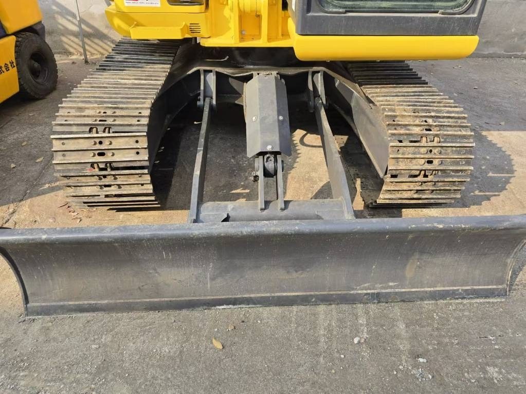 Komatsu PC 70 - Мини багер: снимка 3 Komatsu PC 70 - Мини багер: снимка 3