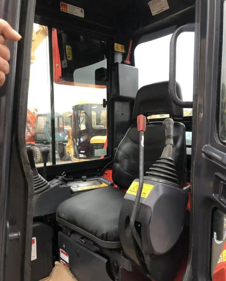 Kubota U 35 - Мини багер: снимка 3 Kubota U 35 - Мини багер: снимка 3