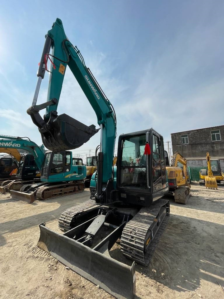 Sunward 70 - Мини багер: снимка 3 Sunward 70 - Мини багер: снимка 3