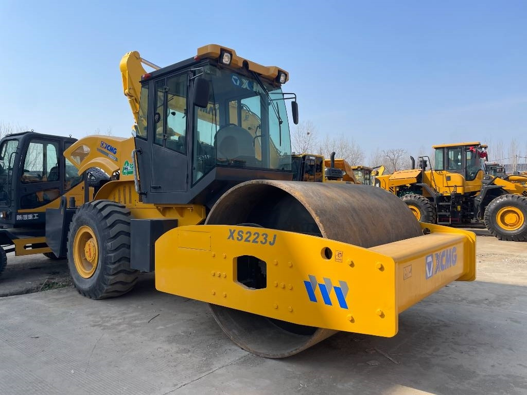 XCMG XS 223 J - Компактор: снимка 2 XCMG XS 223 J - Компактор: снимка 2