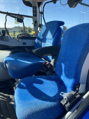 New Holland T7.210 - Трактор: снимка 5 New Holland T7.210 - Трактор: снимка 5