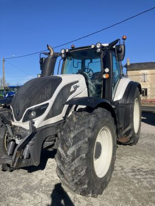 Valtra T154 VERSU - Трактор: снимка 2 Valtra T154 VERSU - Трактор: снимка 2