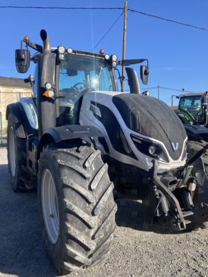 Valtra T154 VERSU - Трактор: снимка 1 Valtra T154 VERSU - Трактор: снимка 1