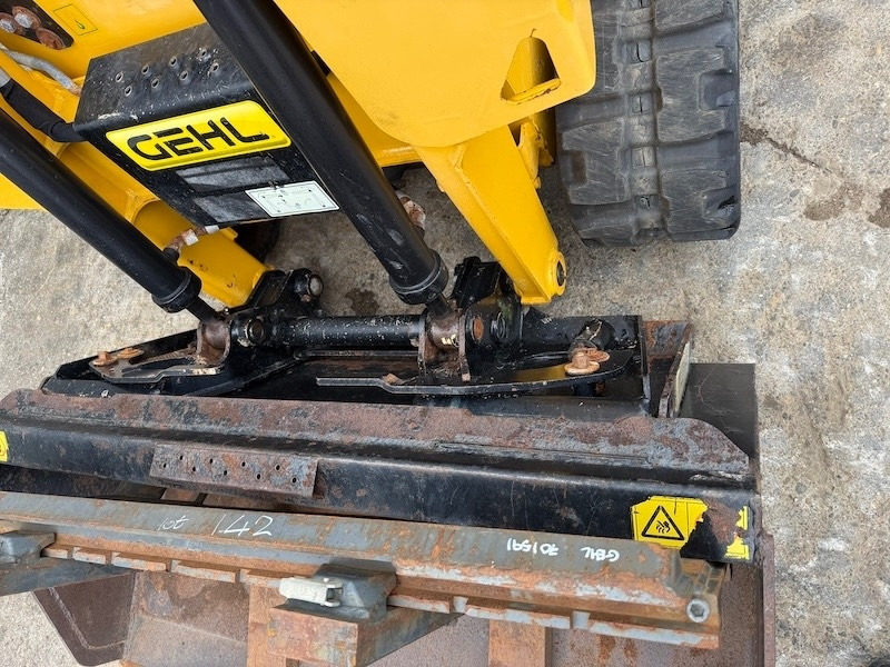 Gehl RT 105 - Верижен товарач: снимка 5 Gehl RT 105 - Верижен товарач: снимка 5