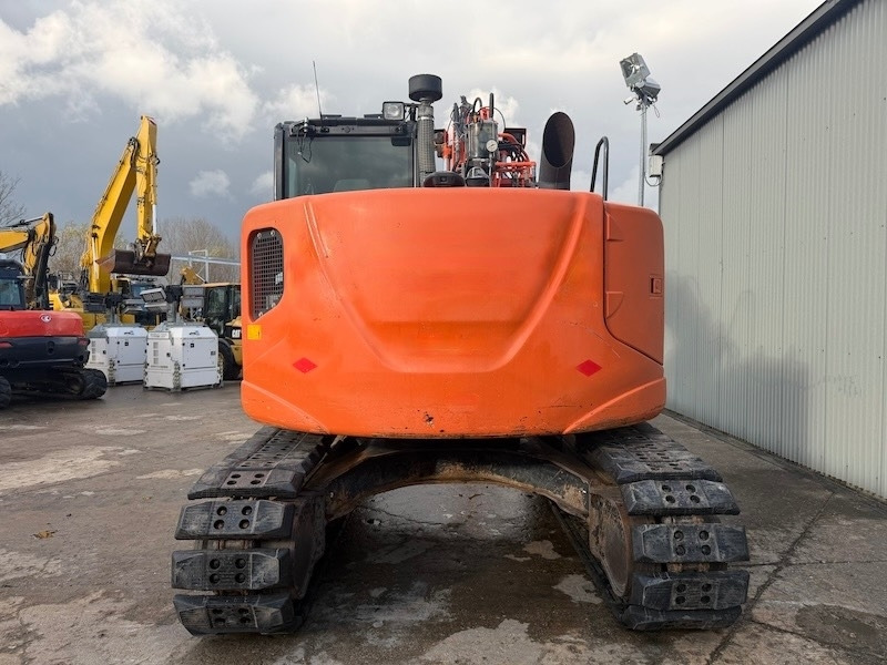 Hitachi ZX 135 US 5-B - Верижен багер: снимка 3 Hitachi ZX 135 US 5-B - Верижен багер: снимка 3