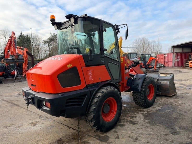 Kubota R 082 - Колесен товарач: снимка 4 Kubota R 082 - Колесен товарач: снимка 4